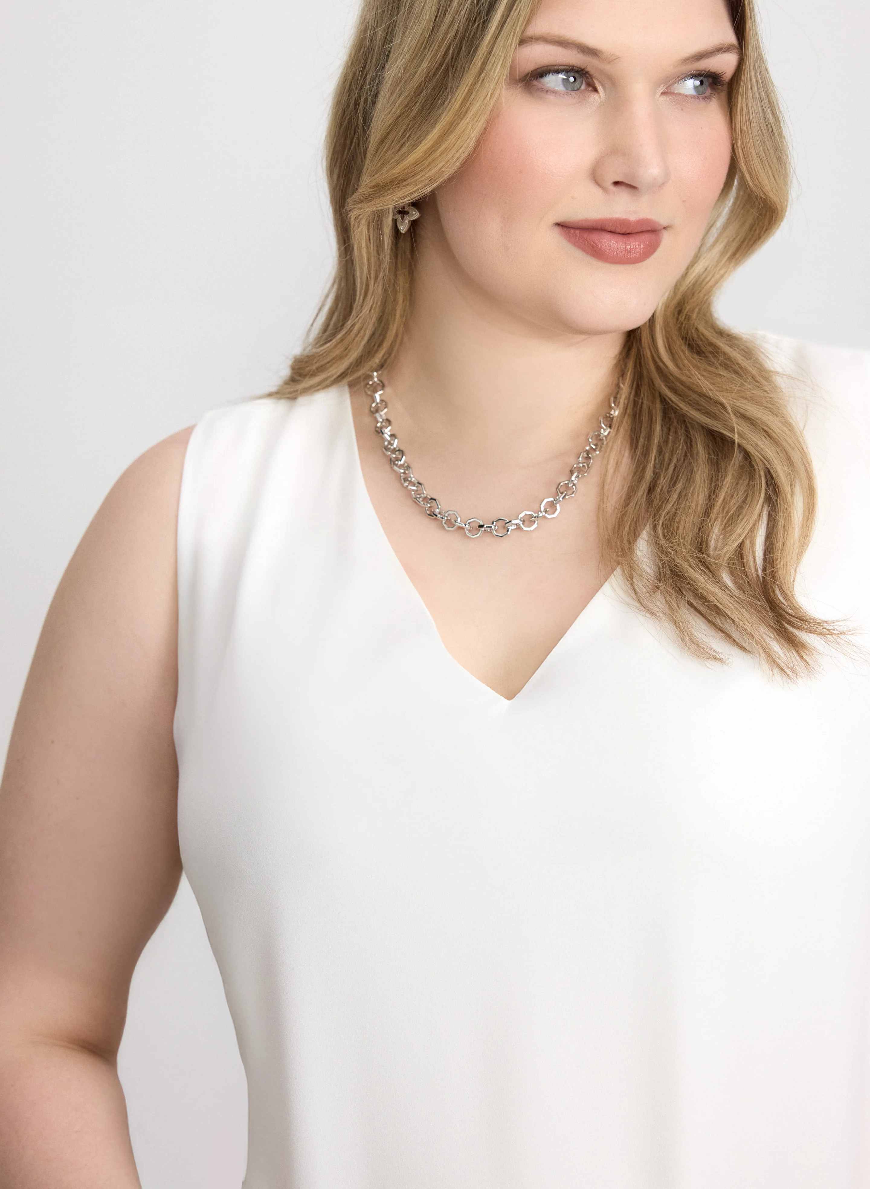 Sleeveless V-Neck Blouse - Image 12
